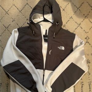 The NorthFace Womens Denali jacket w/hood size XL